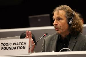 Abel Arkenbout (Toxicowatch, Netherlands) giving an intervention in plenary (Photo by ENB)